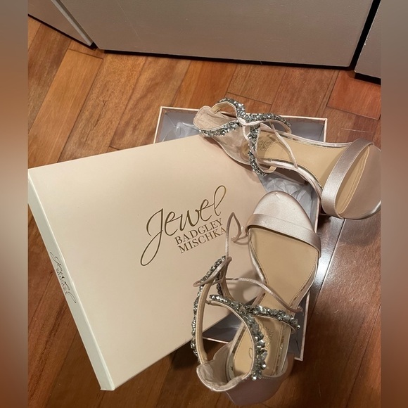 Badgley Mischka blush Block heels size 8.5 - Picture 3 of 7